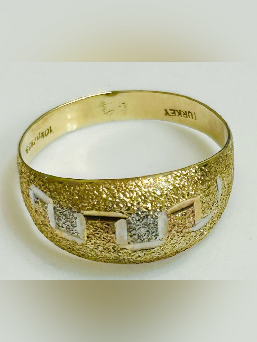Vintage 10kp/925 Two tone textured Dome Ring size 6